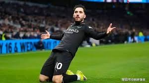 第17圈，诺里斯和勒克莱尔先后进站，出站后诺里斯卡在安东内利身后暂列第9。